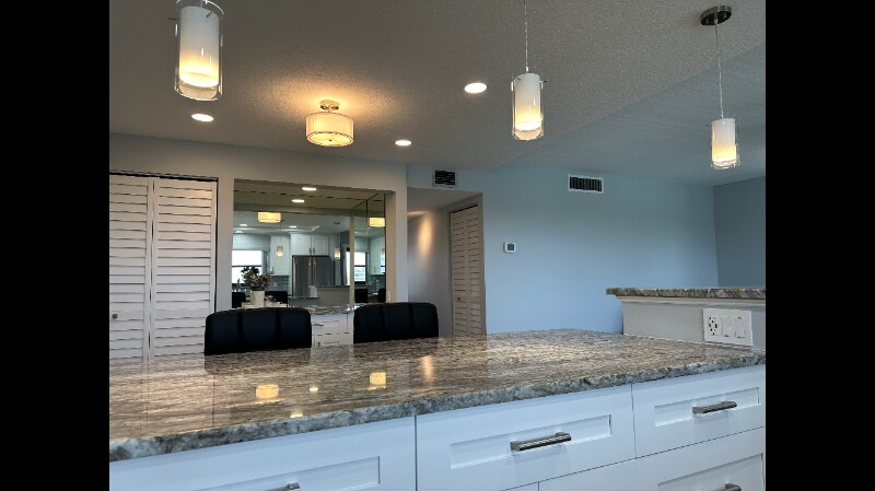 Building Photo - 12500 Capri Cir N