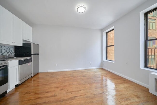 Building Photo - 2 bedroom in NEW YORK NY 10018
