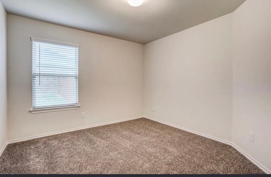 Building Photo - 2426 Lupton