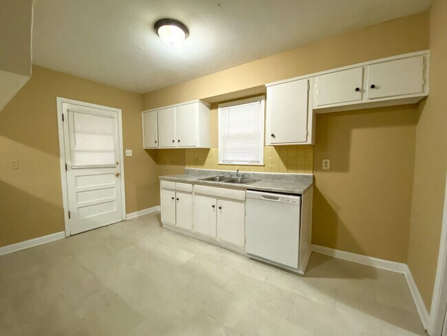 Building Photo - 3 bed, 1.5 bath home near Mt Moriah and Willow in E Memphis