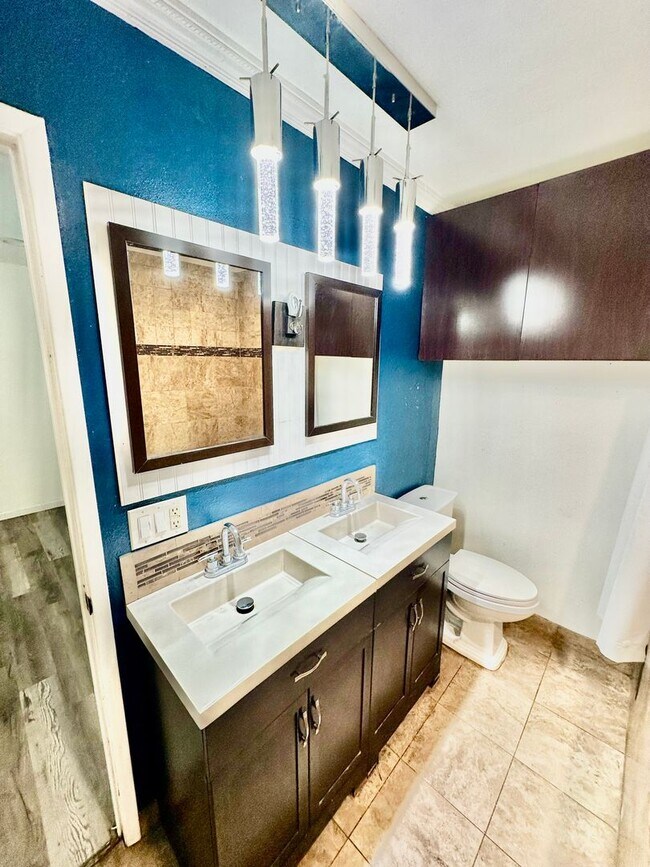 Building Photo - Charming Northwest Fresno 3/2