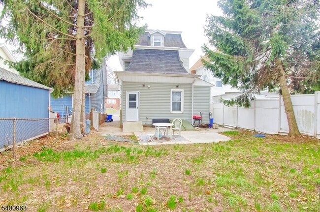 Building Photo - 1076 Fulton St