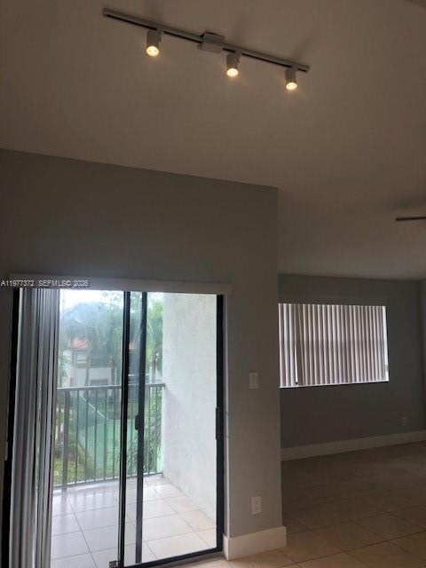 Building Photo - 550 S Park Rd