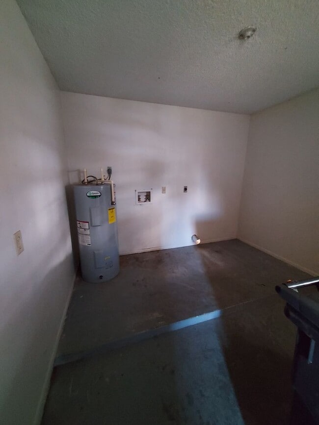 Building Photo - 1 Hickory Track