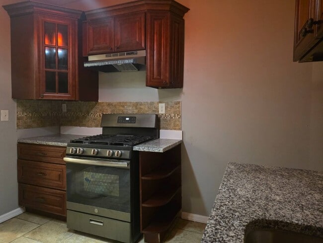 Building Photo - 349 Lyons Ave