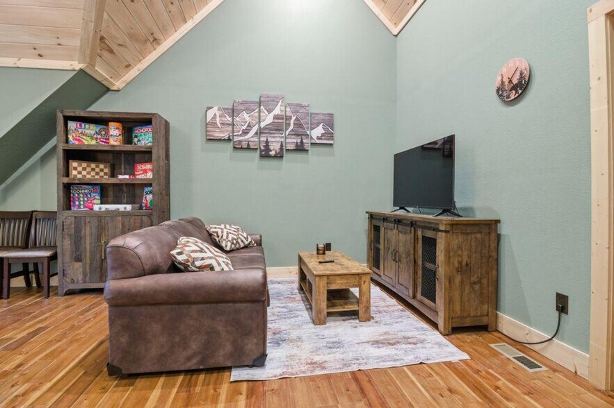 Building Photo - 3045 Jones Creek Ln