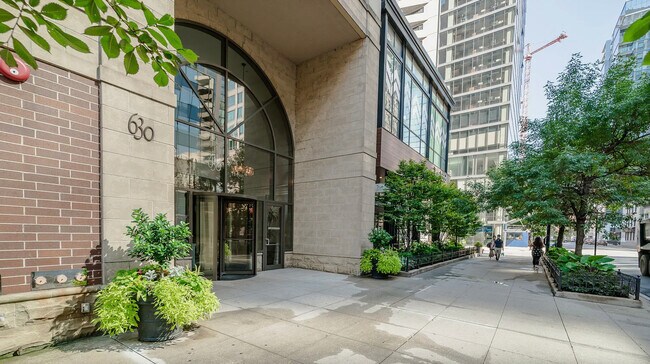 Building Photo - 630 N State St