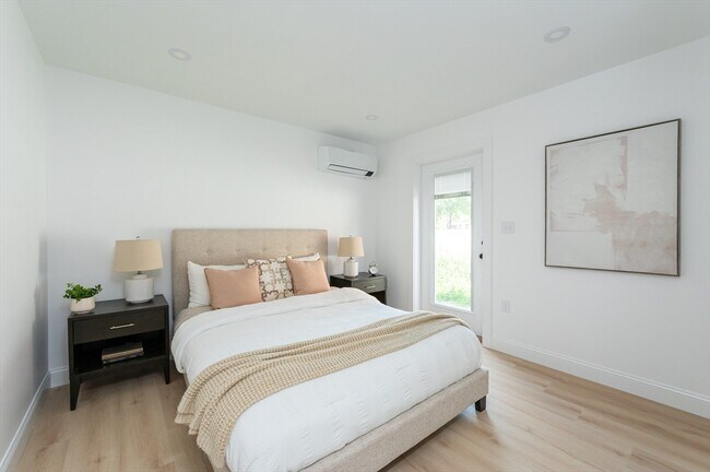 Building Photo - 7 Kenoza Ave