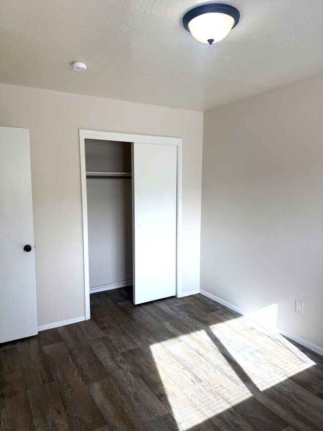 Building Photo - 940 Chelwood Park Blvd NE