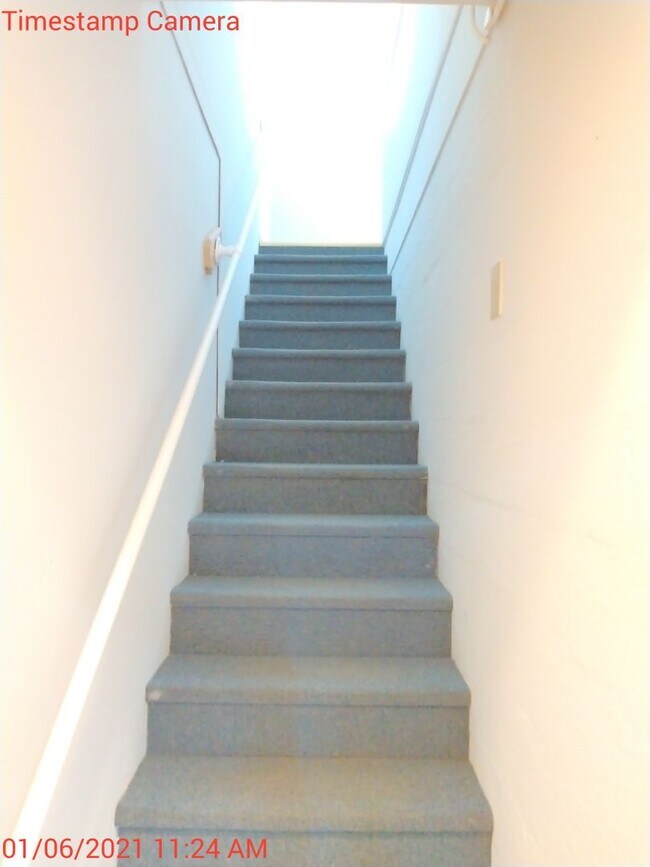 Building Photo - 2027-2028 9 bedroom / 4.5 baths  School Year Location PERFECT for students, in the heart of the UVA