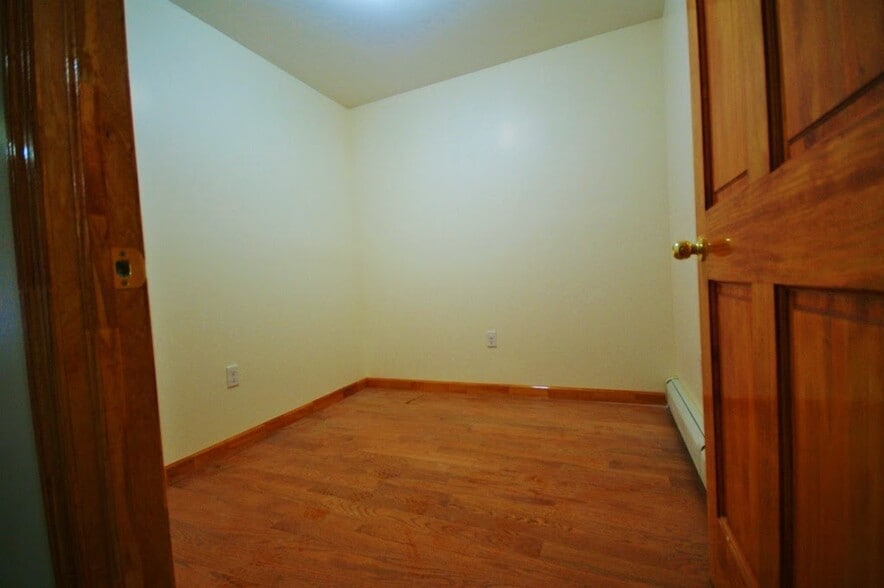 walk in closet/office - 451 51st St