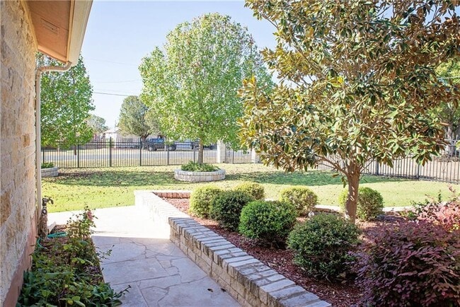 Building Photo - 202 Spring Garden Dr