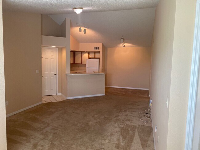 Building Photo - Venetian Place -  833