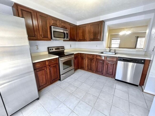 Building Photo - Charming 2-Bedroom Home with Modern Amenit...