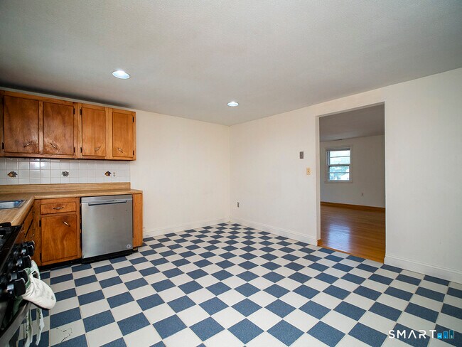 Building Photo - 38 Landin St