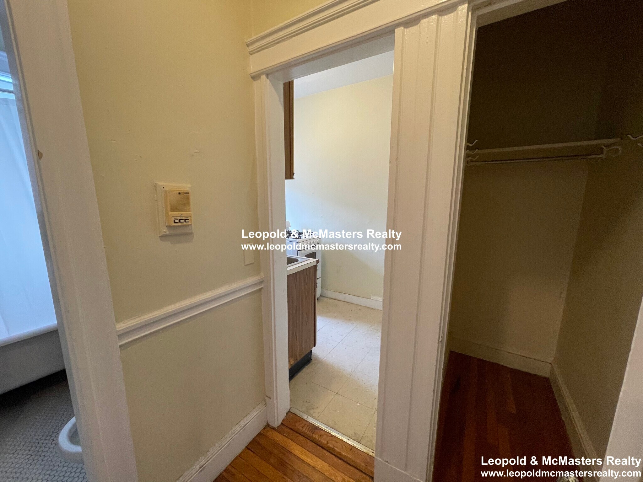 Building Photo - 225 Kelton St