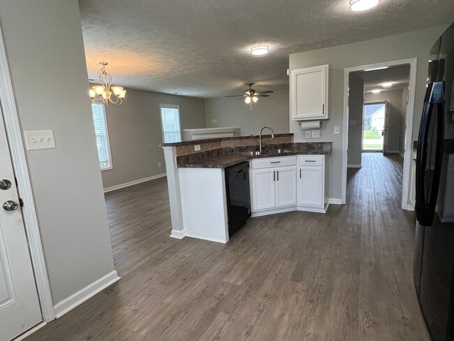 Building Photo - Lovely 3 Bed Home on Cul-de-sac