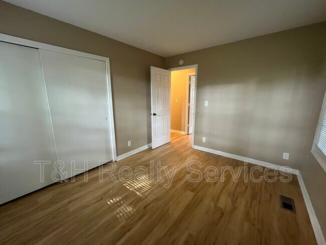 Building Photo - 2649 Ebbie Rd