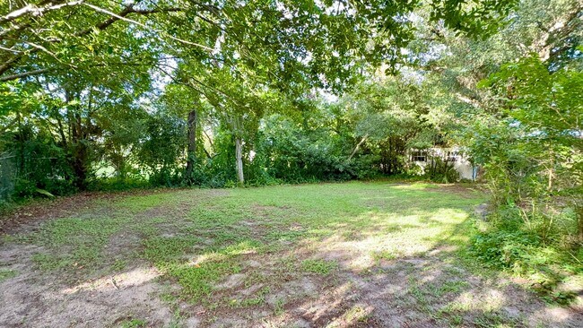Building Photo - Your DeLand Escape: 4 Bedrooms + Pool at G...
