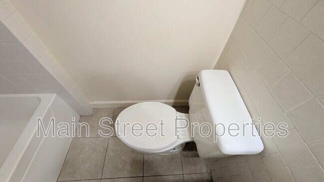 Building Photo - 2120 Curry Cir