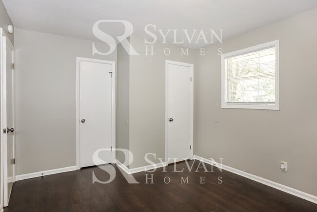 Building Photo - The living is easy in this 3 bedroom, 1.5 ...