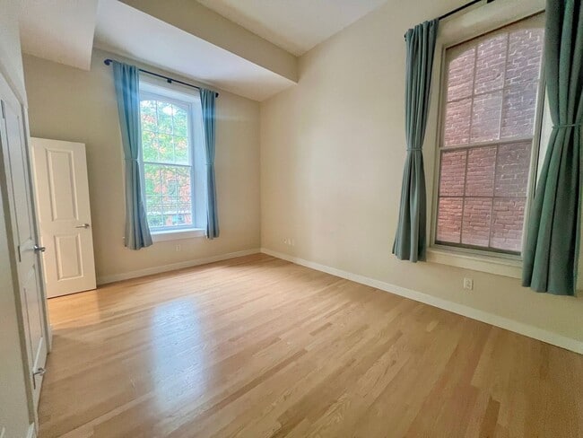 Building Photo - Putnam Block Hotel - One Bedroom Apartment, Available NOW - $1,950