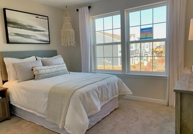 Building Photo - Stunning 4-Bed Townhome in Quakertown! Available NOW!