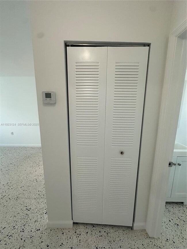 Building Photo - 3554 SW 13th Terrace