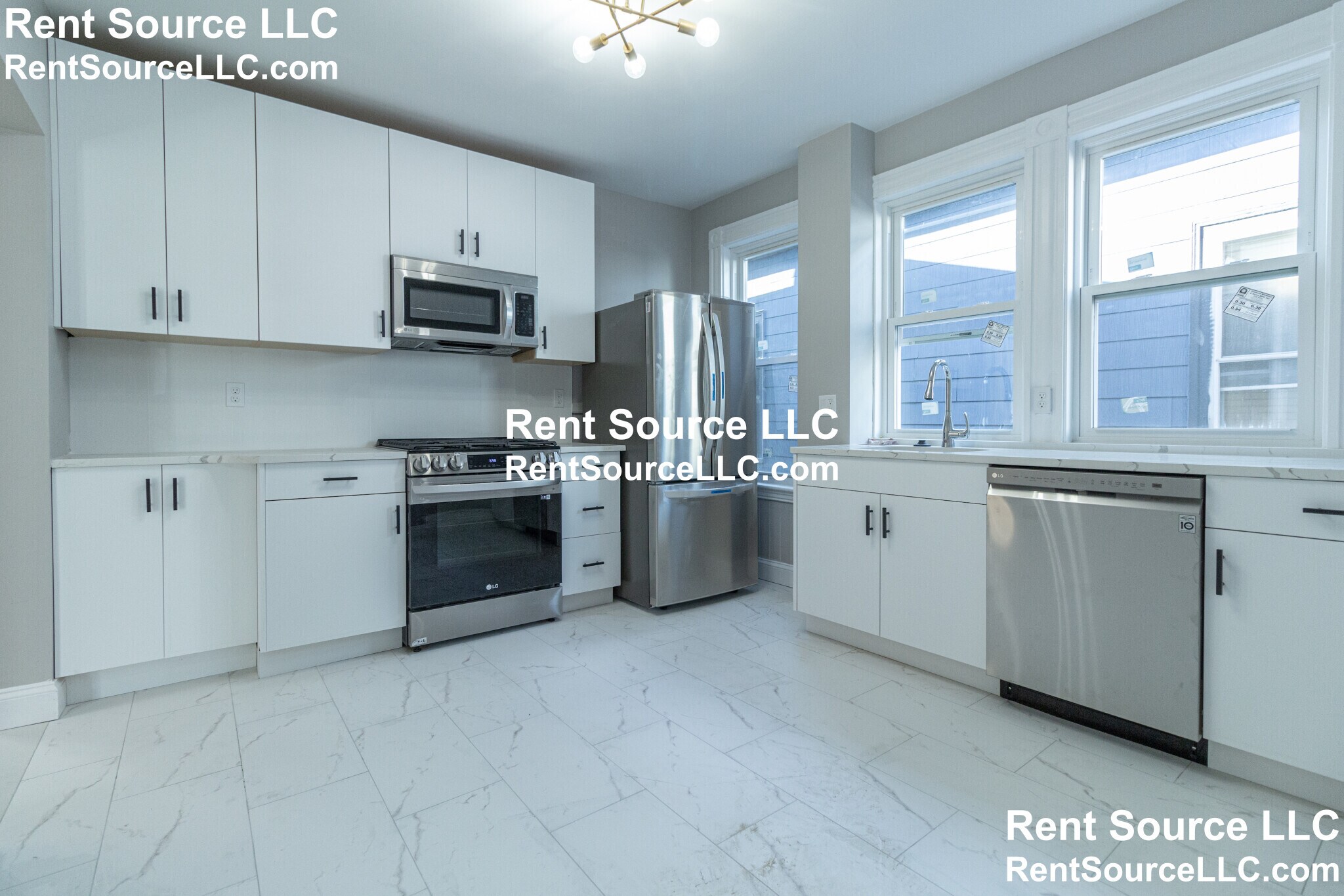 Building Photo - 97 Elm St