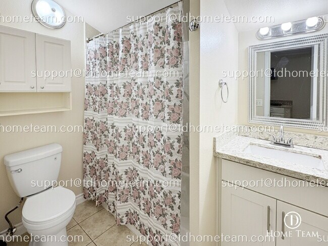 Building Photo - "Charming 4-Bed Tacoma Home with Granite Elegance & Ample Space!"