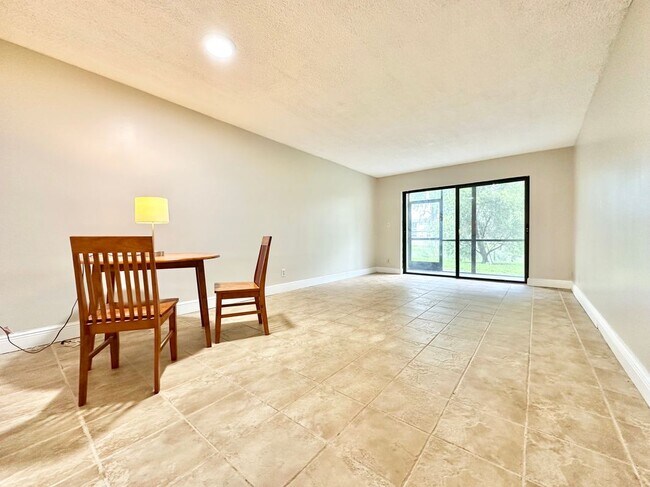 Building Photo - 8001 Fairview Dr