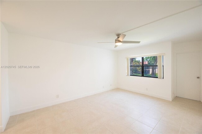 Building Photo - 200 Lakeview Dr