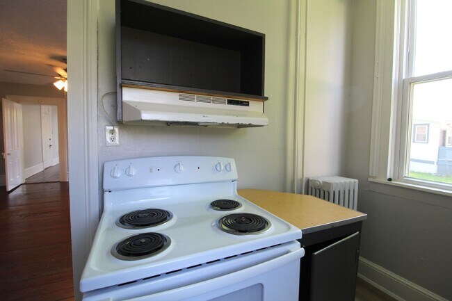 Building Photo - 1 bed, 1 bath apartment for rent in Downtown Harrisonburg!