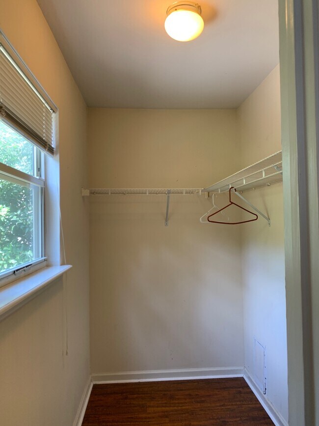 Building Photo - 3/2.5 Near Downtown Available July 25, 2026~ See appt instructions in txt