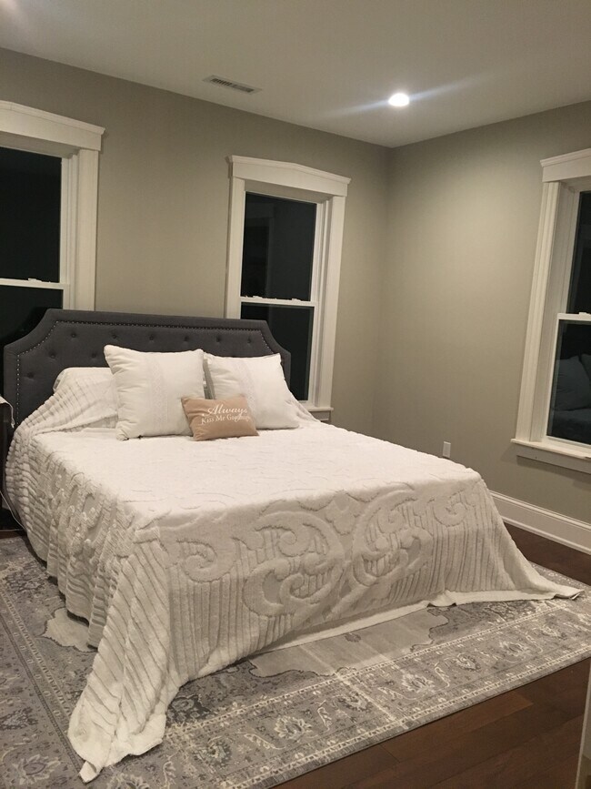 Master Bedroom - 168 Island Pond Rd