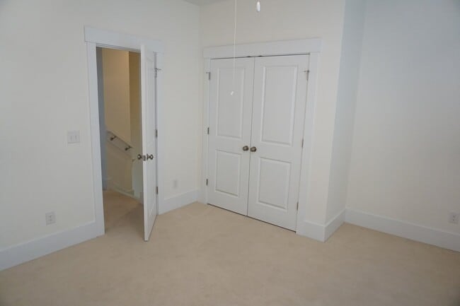 Building Photo - 4032 Tamarisk Ln