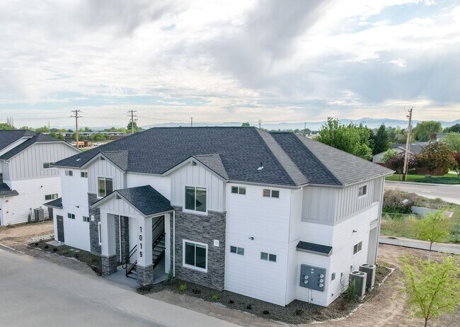 Building Photo - Location, Community, Quality Living!