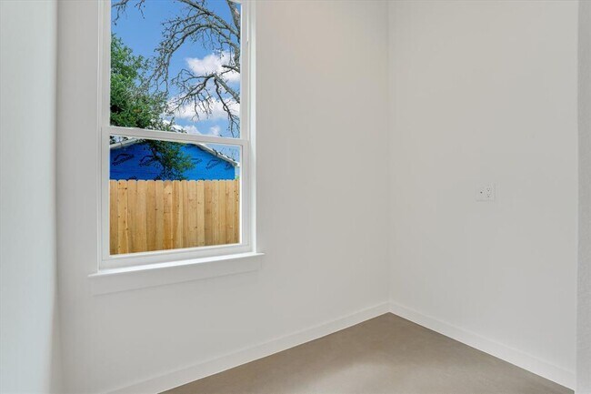 Building Photo - 1608 Saracen Rd