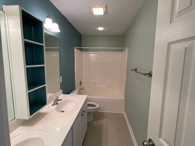 Building Photo - 144 Grand Oak Cir
