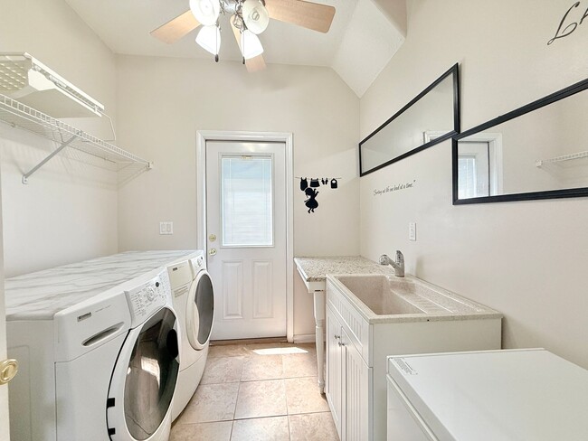 Building Photo - Spacious Two-Story Home with Hot Tub, Pool Table & Fenced Yard in Panther Creek