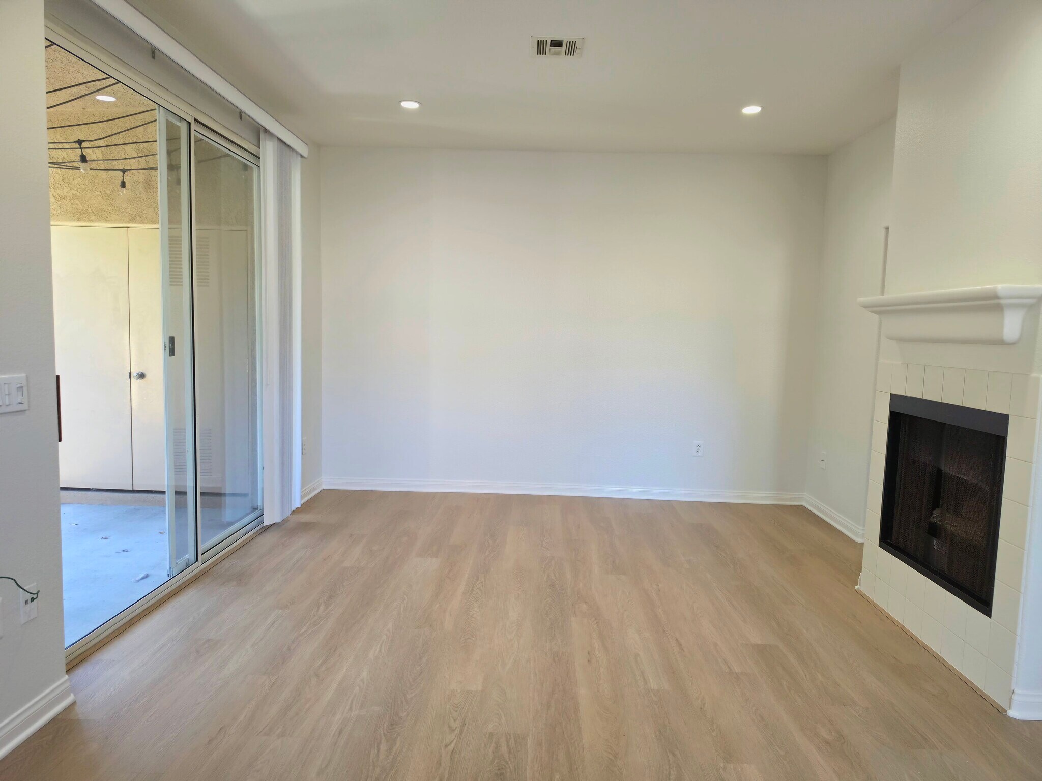 Building Photo - 3550 Caminito El Rincon