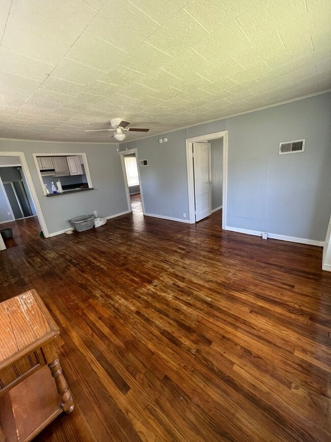 Building Photo - 3 Bedroom 1 Bath Home