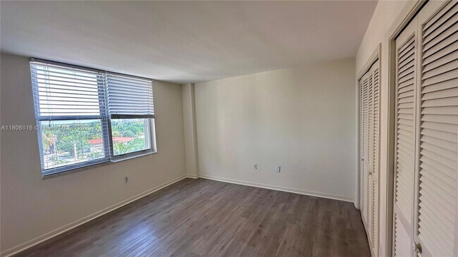 Building Photo - 625 Biltmore Way