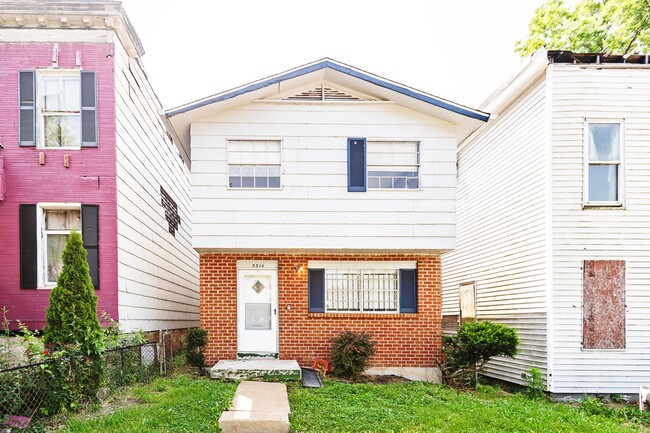 Primary Photo - Spacious 4 Bed 2 Bath