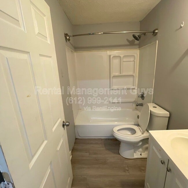 Building Photo - 2931 N Bryant Ave