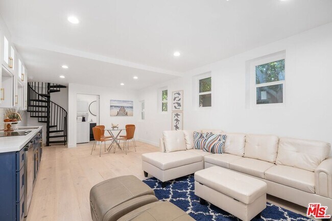 Building Photo - 157 Hart Ave