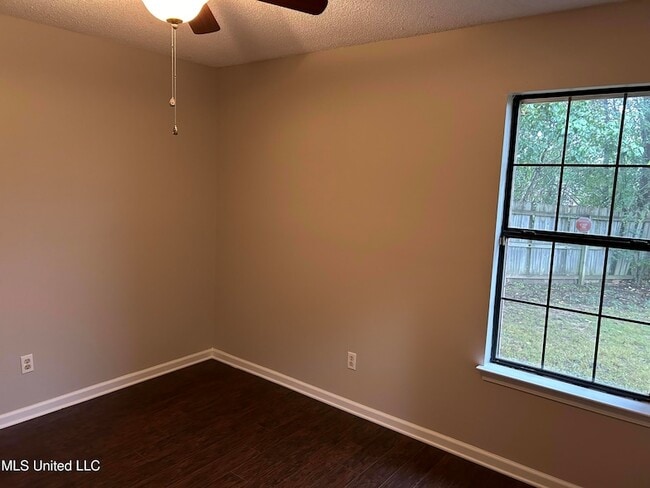 Building Photo - 6589 Pleasant Acres Dr