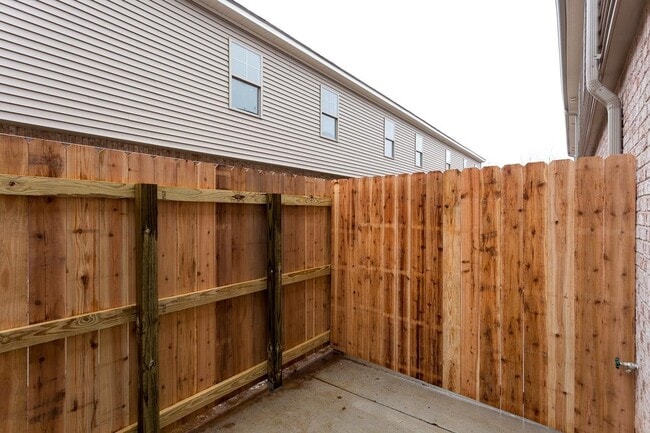 Building Photo - 2506 E Main St