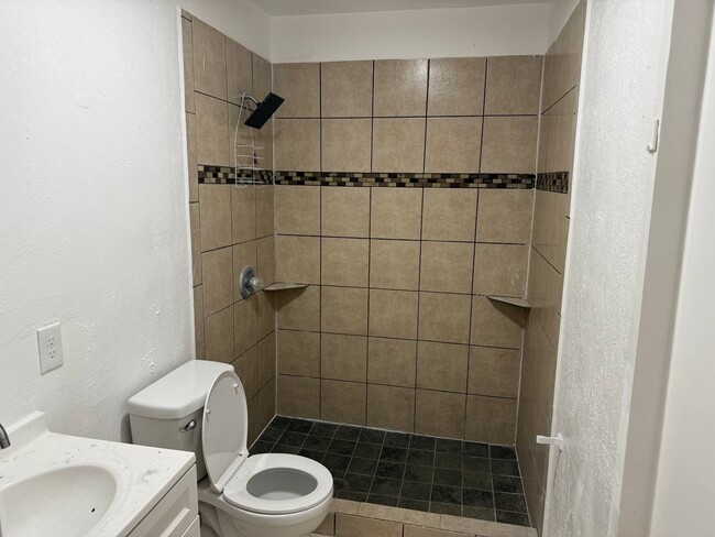 Building Photo - 8112 Melrose Ct W