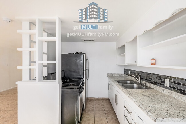 Building Photo - 1402 W Mercer Ln